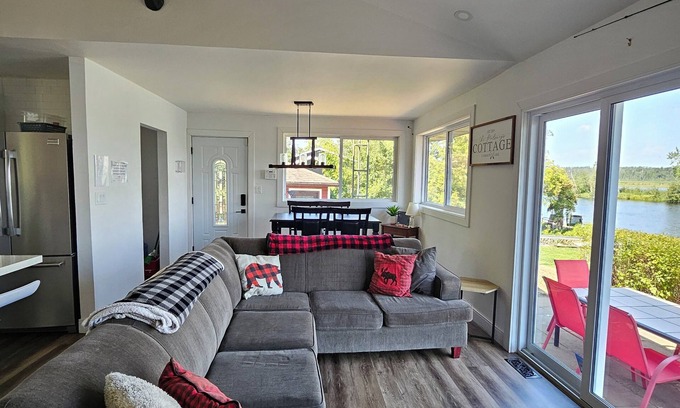 Baddow Cottage | Retreat On The Lake