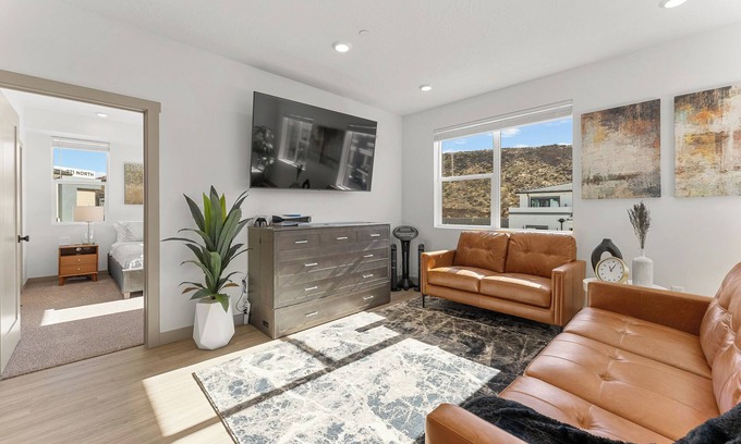 St. George Condo | Retreat to Redrock: Resort Indoor/Outdoor Pool, Basketball + Pickleball, PS5!