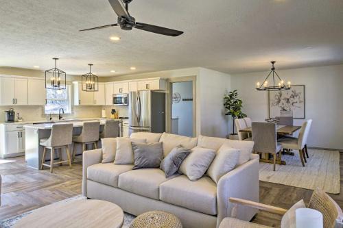 Springfield House | Retreat with Deck about 9 Mi to Downtown Springfield