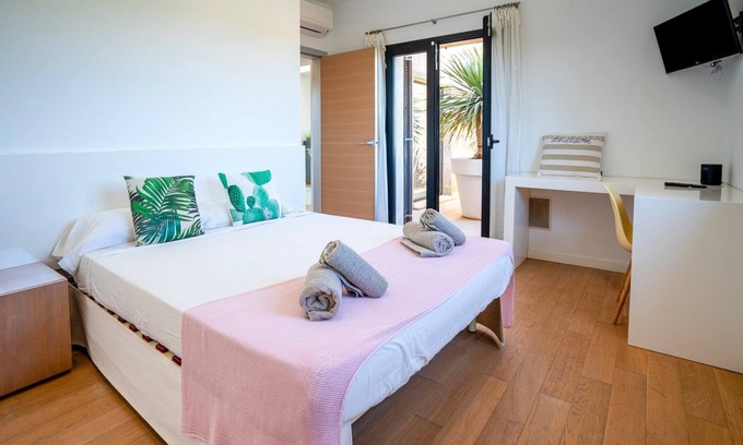 Campos Villa | Retreat with Designer Kitchen
