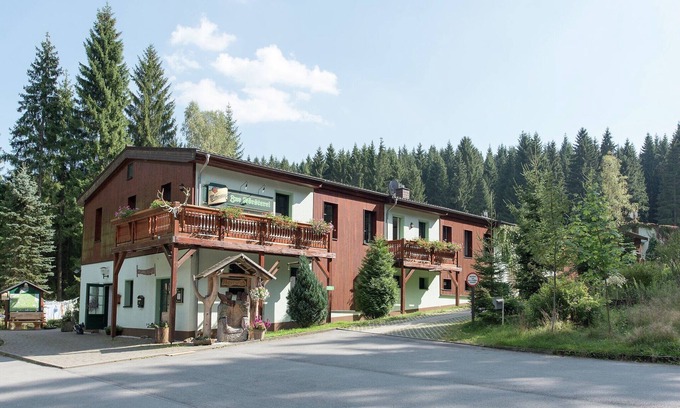 Jagersgrun Apartment | Retreat with Sauna, Hot Tub