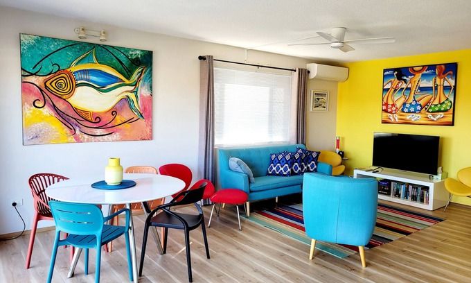 Port Macquarie Apartment | Retro Metro - great location, walk to town and main beach!