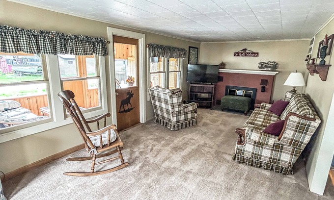 Lake City House | Retro Moose Cottage - Home in Lake City