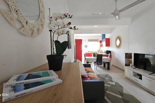 Pereybere Apartment | Retro Paradise - 200m to Beach