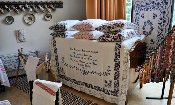 Bazna House | Retro Regina