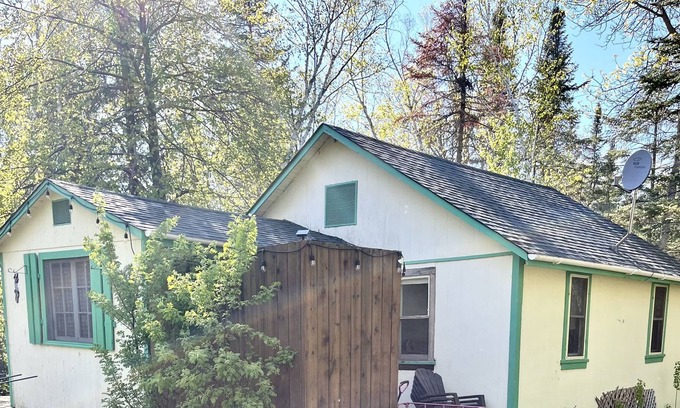 Victoria Beach Cabin | Retro VB Cottage