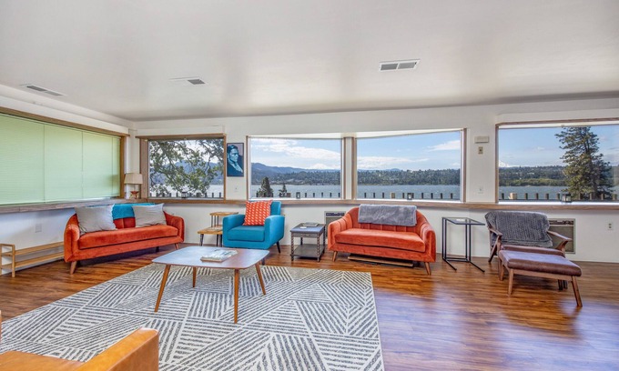 Underwood House | Retro Vibe, River View, White Salmon, Hood River
