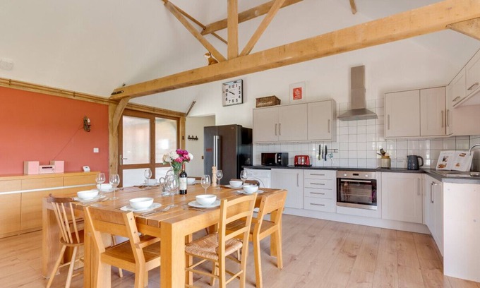Beckley House | Reynards - Three Bedroom House, Sleeps 6