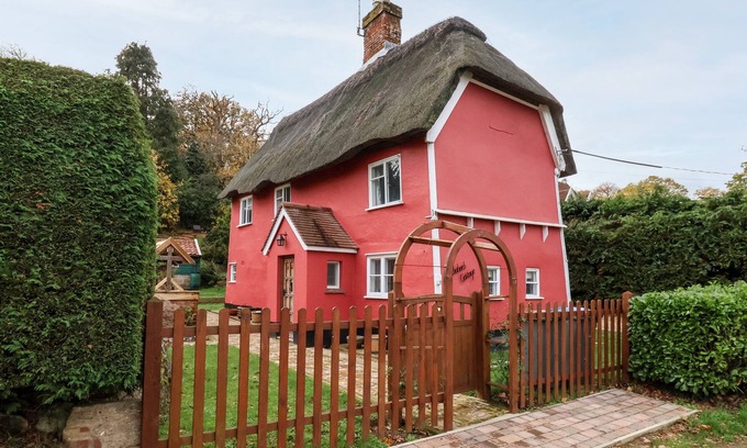 Ufford Cottage | RHUBARB COTTAGE, family friendly, with a garden in Woodbridge