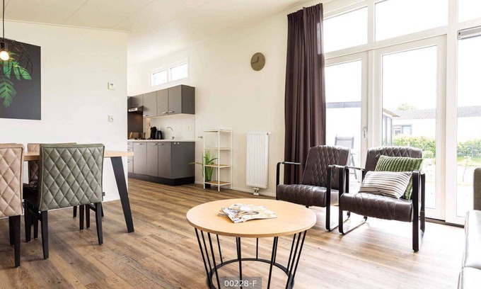 Cromvoirt Ski Chalet | ✓ Rialto MAX at Résidence de Leuvert ✓ Holiday home for 6 persons ✓ Located near Den Bosch (Noord-Brabant) ✓ Near De IJzeren Man ✓ Book directly through the park