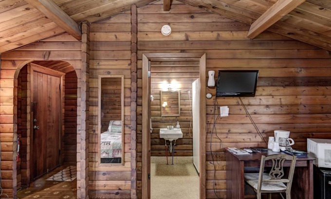 Rib Lake Hotel | Rib Waters Inn