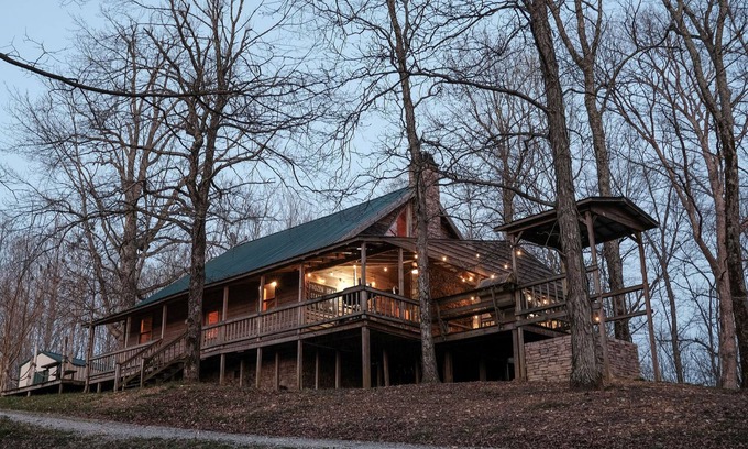 Dowelltown Cabin | Ridgeline Cabin at Center Hill Lake