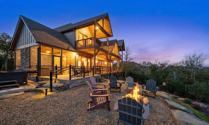 Sugar Mountain House | Ridgetop Views from Sugar Mountain-Scenic Solitude