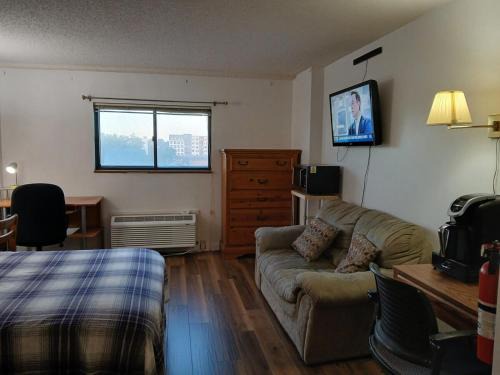 University District Apartment | Right by OSU Stadium and Schottenstein Ctr - Walk to your game or concert, free guest parking