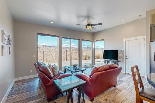 Moab South Valley House | Rim View 4