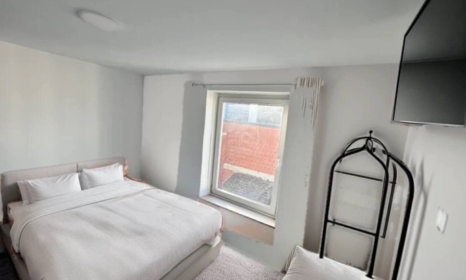 Charleroi Apartment | Rive Gauche J center - train station - airport