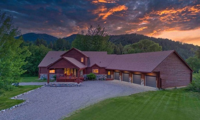 Irwin House | River Bend Retreat