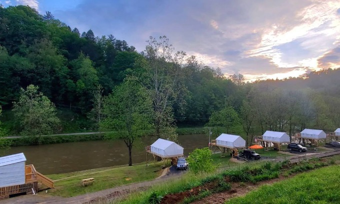 Bakersville House | River Front Glamping- Rusty's Roost River Camp- Black Bear Tent
