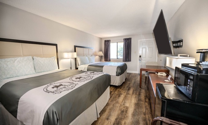 Bandera Hotel | River Oak Inn