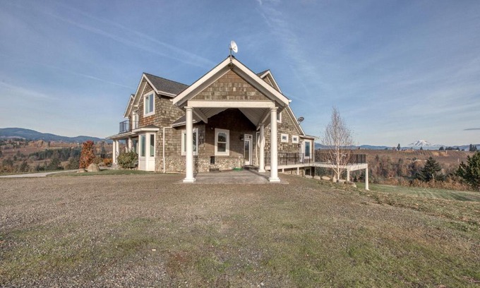 Hood River House | River Song Country Chateau