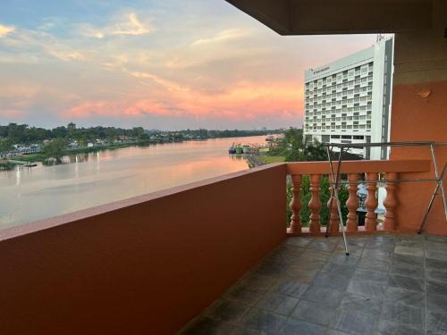 Kampung Surabaya Apartment | Riverbank suites 1008