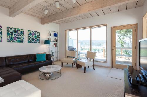 Hood River House | Riverdell - Great Views of the Columbia Gorge and White Salmon River
