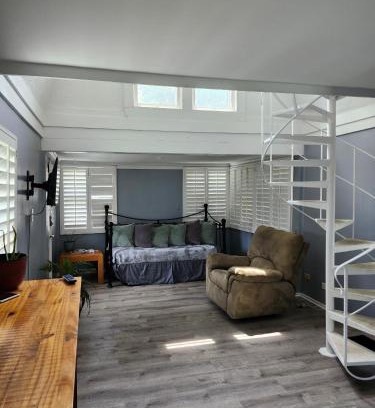 Fox River Grove House | Riverfront Cottage