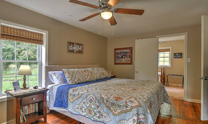 Abingdon House | Riverfront - Kayaks & Canoes - King Suite - Wi-Fi - Pet Friendly