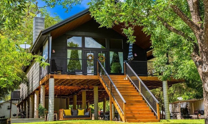 Ingram House | *Riverfront* The Nest @ Haven on the Loop