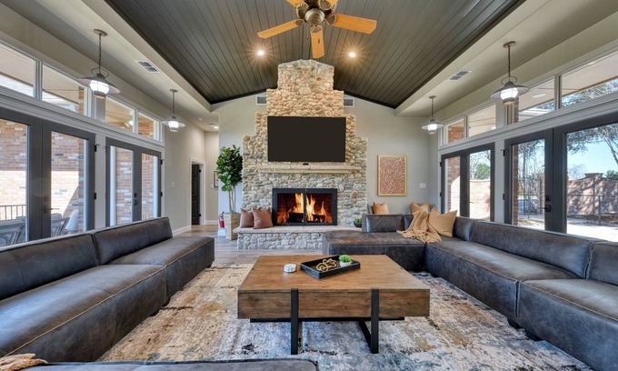 New Braunfels House | RiverHaus Retreat at Gruene | 7 Bed, 7.5 Bath