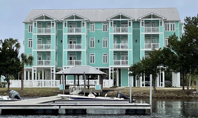 Steinhatchee Condo | River’s Edge - Largest Sq ft Unit - Assigned Boat Slip - WaterFront - WIFI