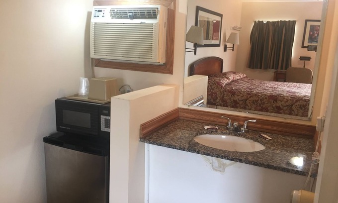 Fort Madison Hotel | Rivers Inn Fort Madison