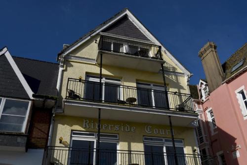 Dartmouth Apartment | Riverside 2