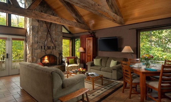 Confluence Ski Chalet | Riverside Chalet, Near Bike Trail, Hiking, Rafting, Fallingwater and mountains