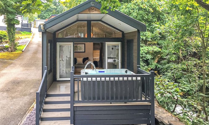 Bethesda Ski Chalet | Riverside Family Pod HT