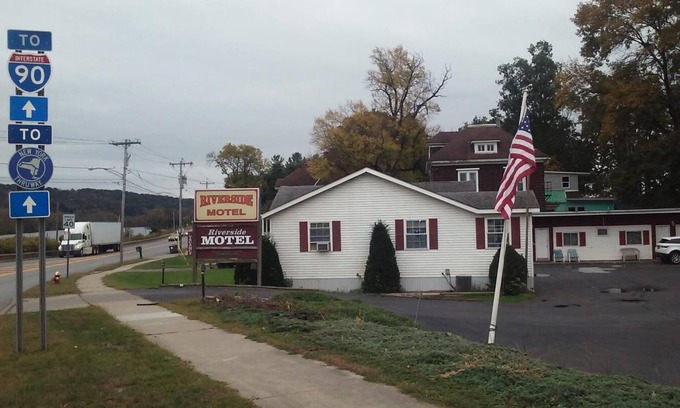 Fultonville Hotel | Riverside Motel