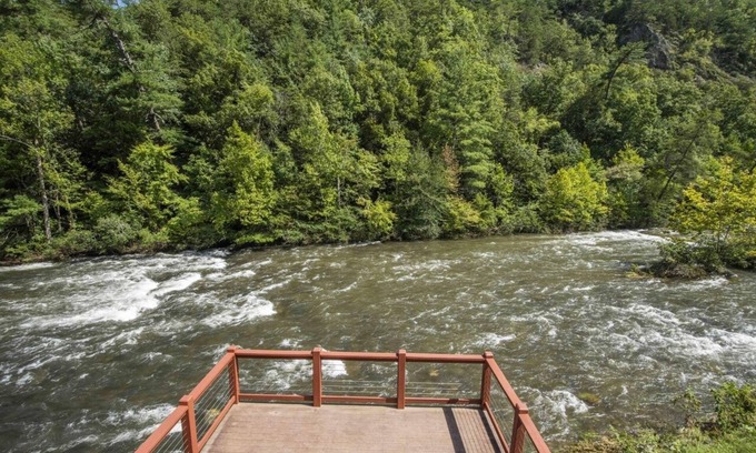 Tellico Plains Cabin | Riverside Premium Cabin