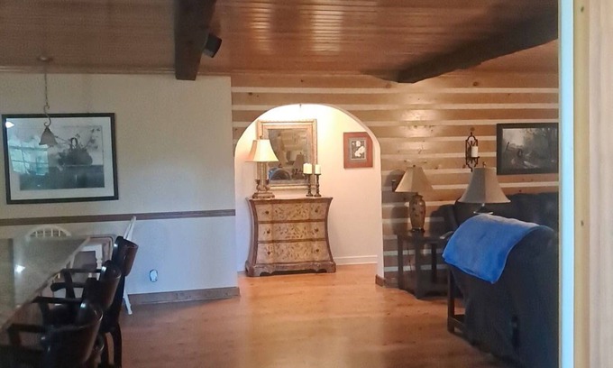 Red Level House | Riverside Retreat LLC.