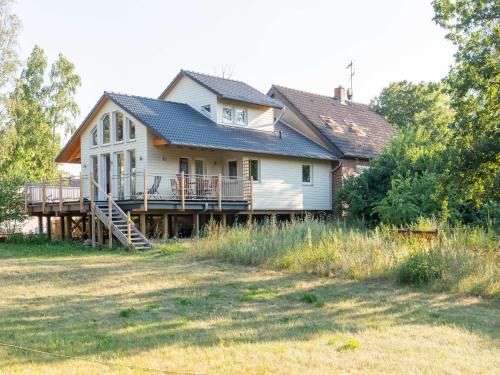 Sudwinsen House | Riverside Stay in Sudwinsen