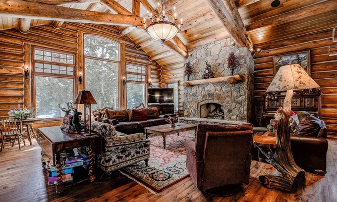 Breckenridge House | Rivertree Lodge Home: Riverfront Serenity, All The Amenities