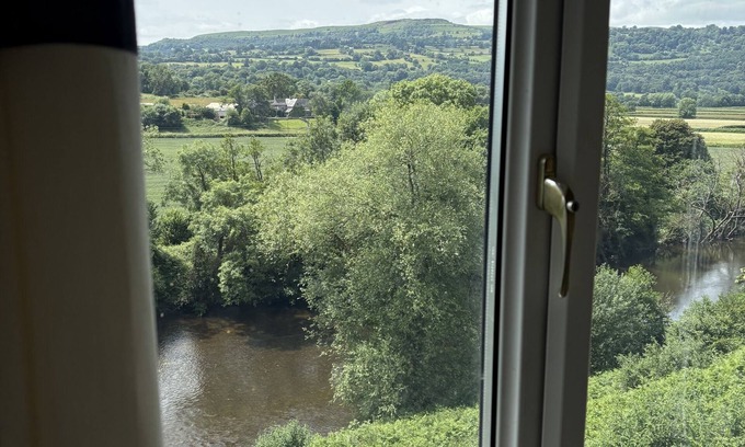 Gilwern Hotel | Roadhouse LLanwenarth