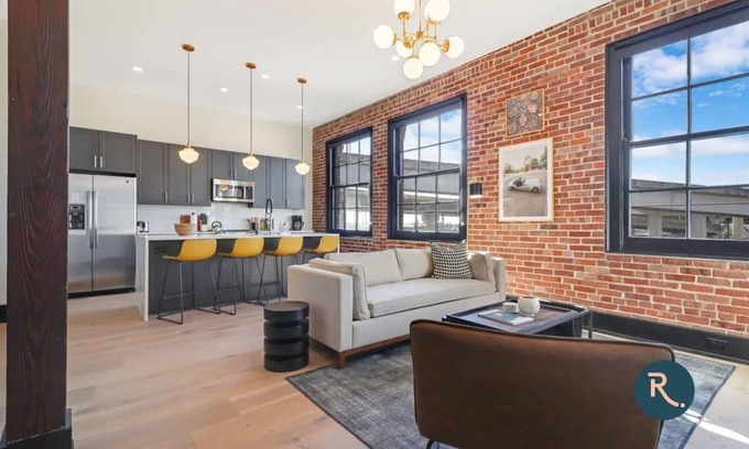 Arts/Warehouse District Hotel | Roami at Brassline Near Bourbon St 3BR #56