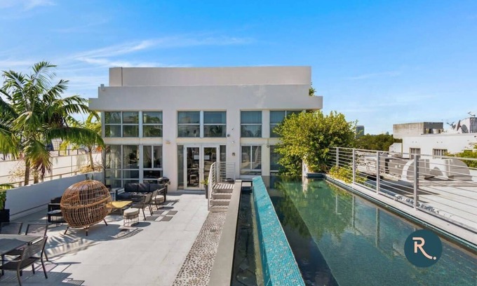 Flamingo/Lummus Apartment | Roami at Collins Ave PH | Pool | Near Beach |4 Bed