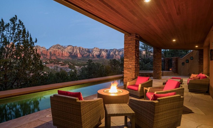 Sedona House | Roca Vista - 6,000 Sqft Uptown Gem Heated Pool/Spa/Sauna/Fire Pit