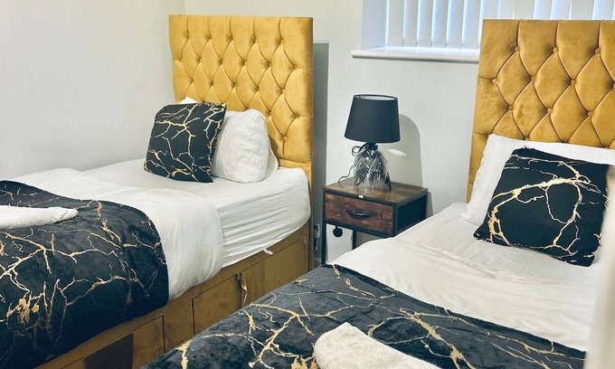 Wainscot Apartment | Rochester Castle Luxury 2BR Flats