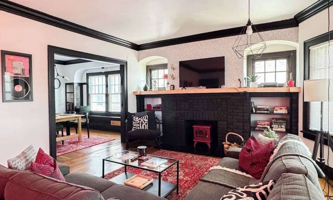 Lakewood Apartment | Rock and Roll House of Fame! 2bed 1bath Central AC