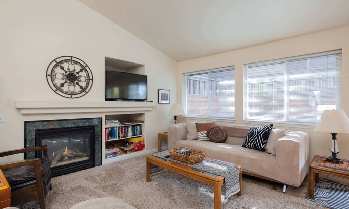 Southwest Bend House | Rock Bluff Retreat - Bend is Calling! 3BDRM