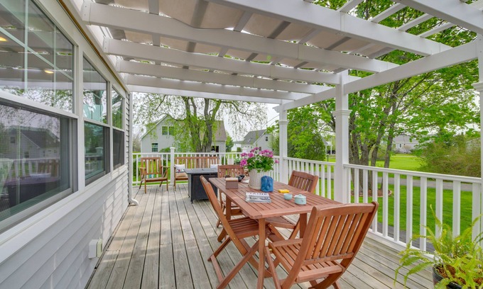 Rockland House | Rockland Home w/Deck 5 Mins to Historic Downtown!