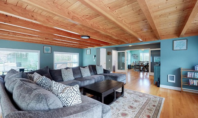 Seaside House | Rocky Beach House by the Cove