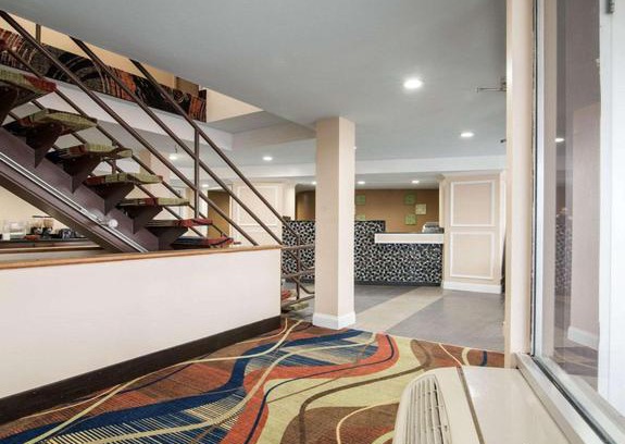 Syracuse Hotel | Rodeway Inn Syracuse
